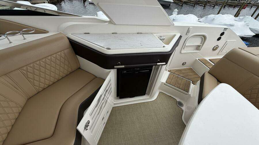 32ft Sea Ray Yacht For Sale