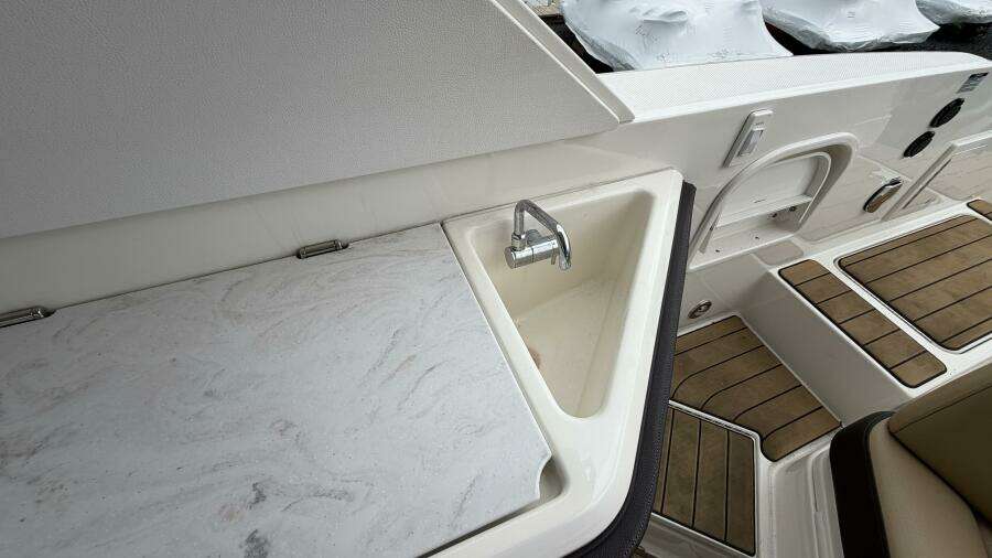 32ft Sea Ray Yacht For Sale