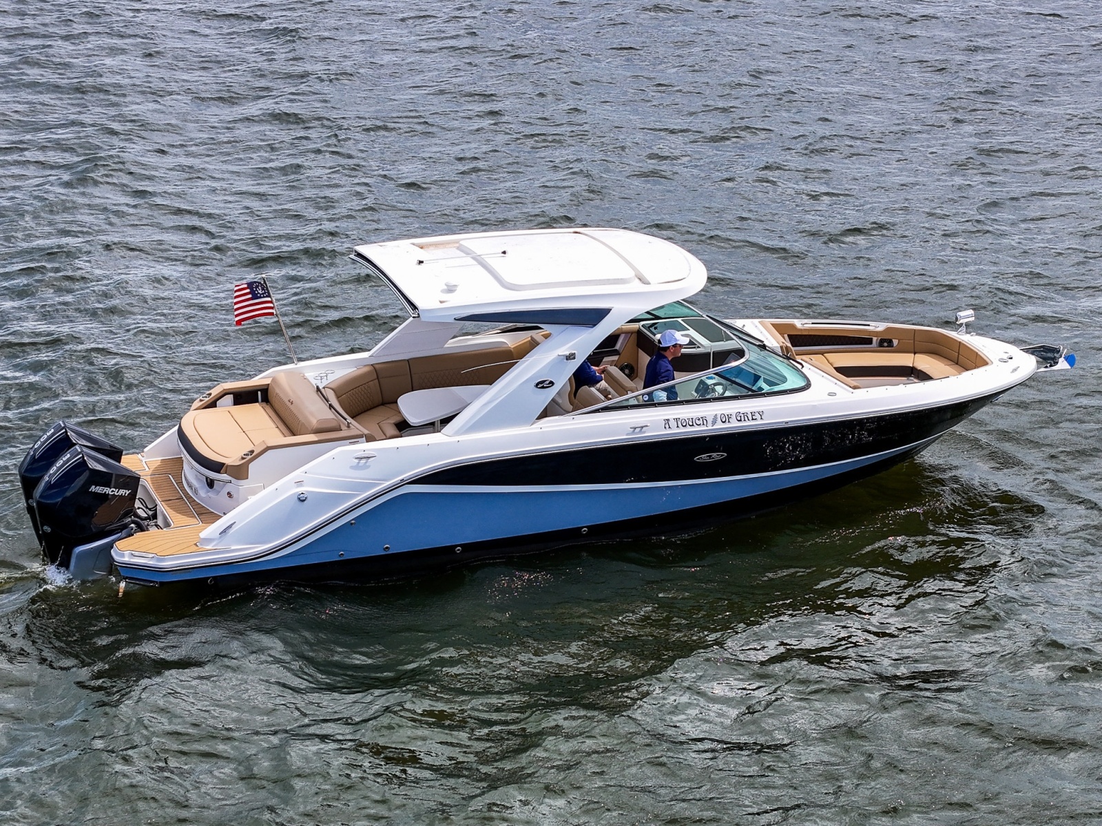 32' 2023 Sea Ray SLX 310 OB