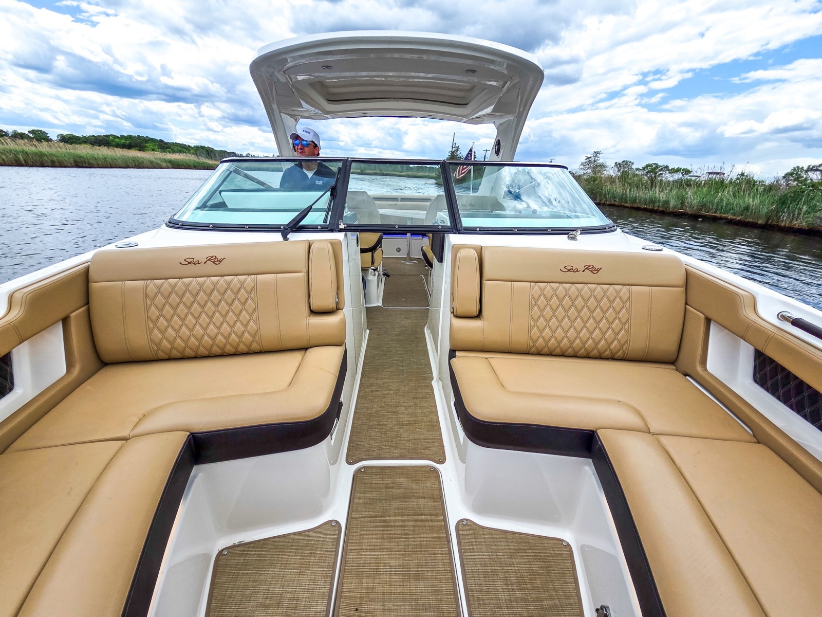 32' 2023 Sea Ray SLX 310 OB