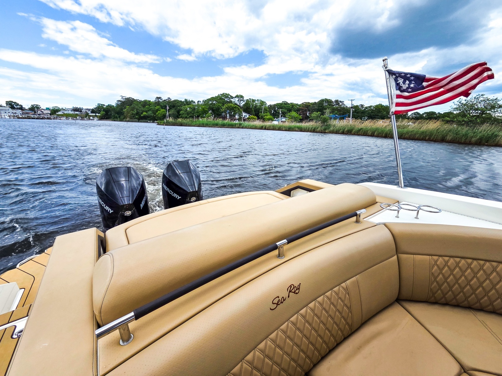32' 2023 Sea Ray SLX 310 OB