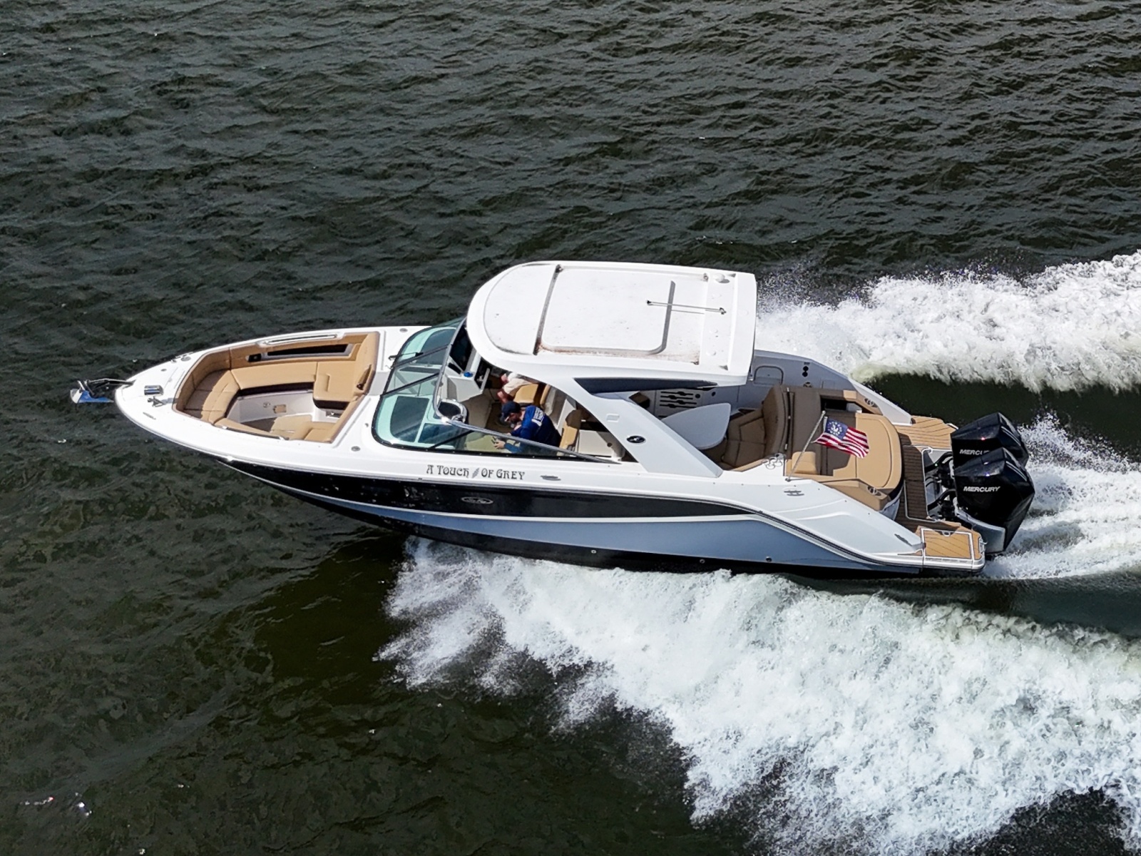 32' 2023 Sea Ray SLX 310 OB