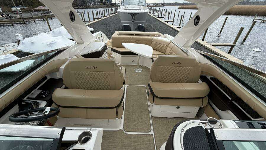 32ft Sea Ray Yacht For Sale