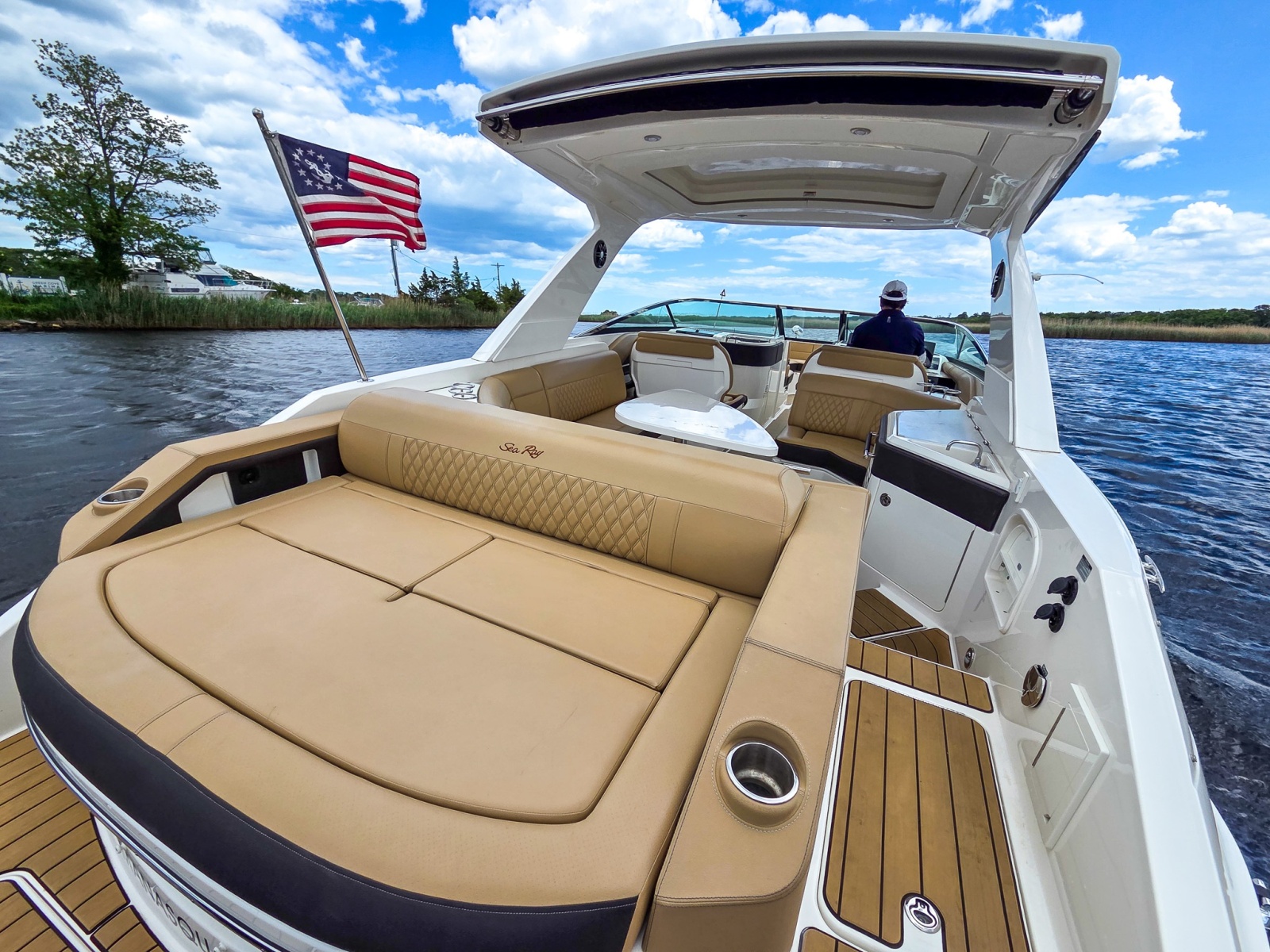 32' 2023 Sea Ray SLX 310 OB