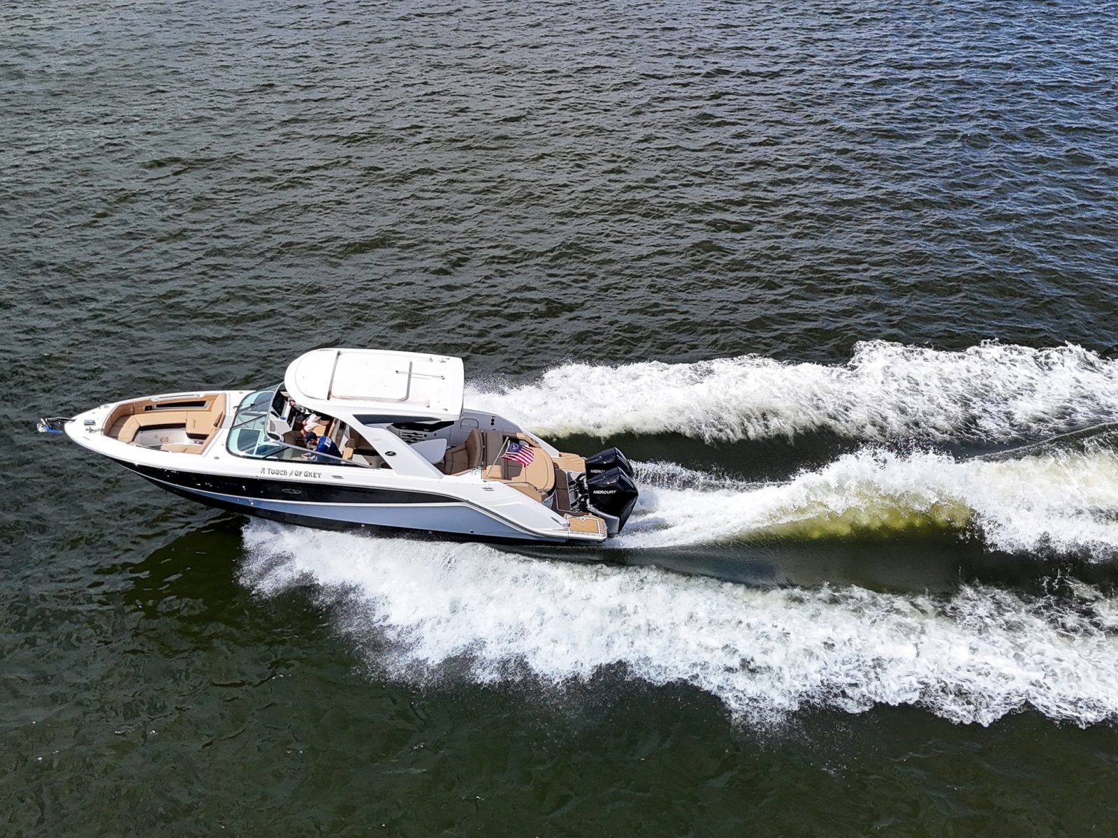32' 2023 Sea Ray SLX 310 OB