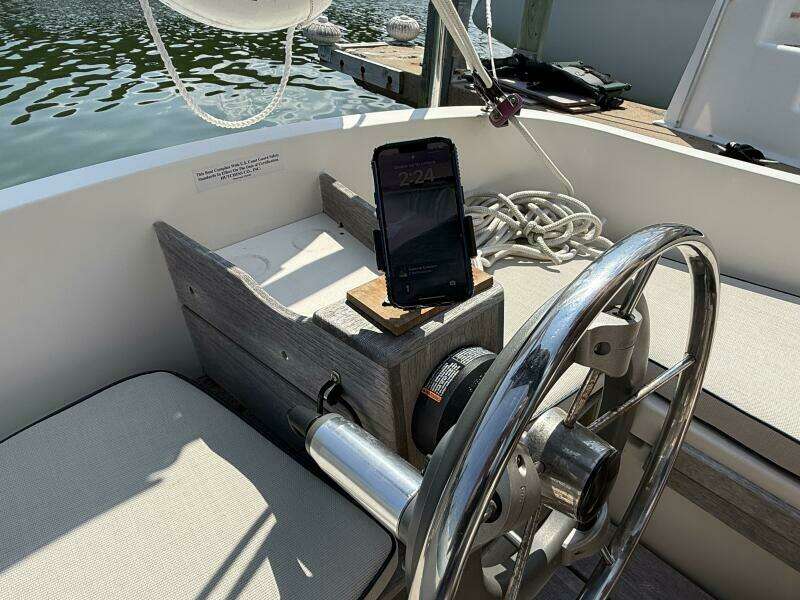 Horizon Cat phone holder