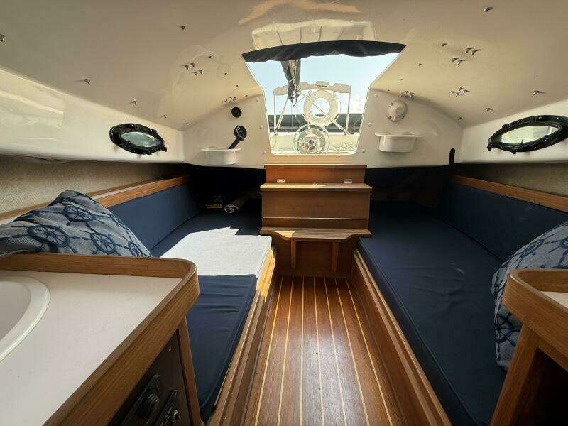 Horizon Cat cabin looking aft