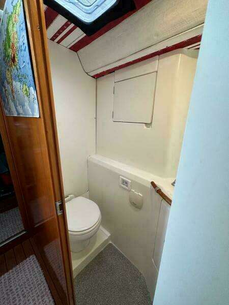 Herkee 38ft Lagoon Yacht For Sale