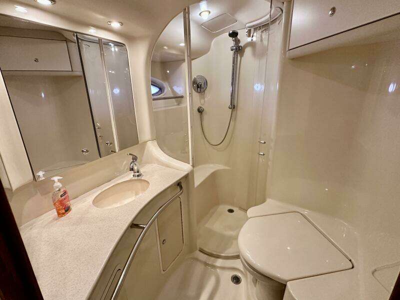 Sea Ray 48 LIFE IS GOOD TODAY - Master Stateroom Ensuite Head