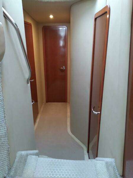 Sea Ray 48 LIFE IS GOOD TODAY - Companionway 