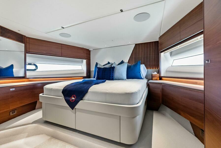 72' 2024 Princess Y72 Motor Yacht