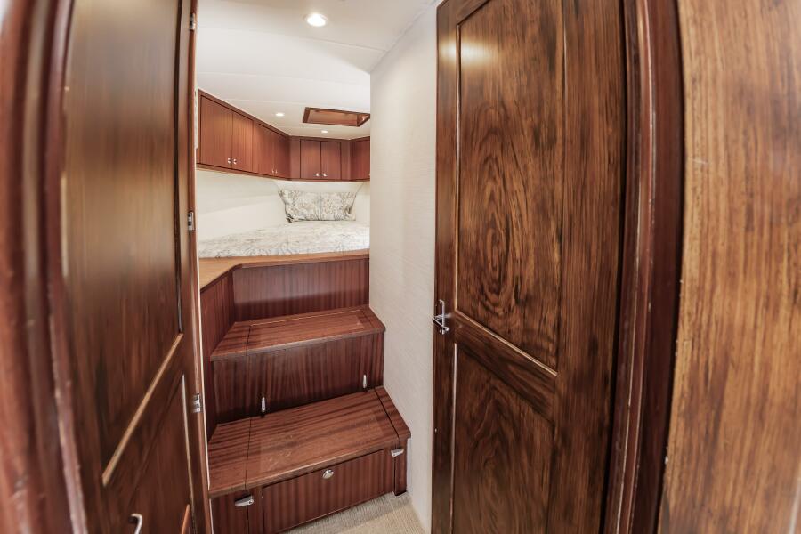 54' 1994 Jarrett Bay 54