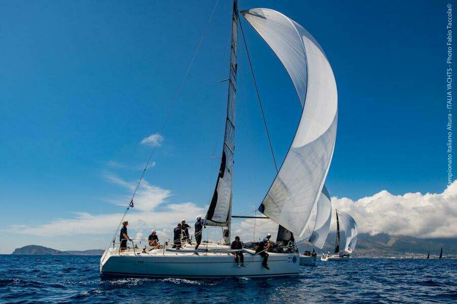 34ft Italia Yachts Yacht For Sale