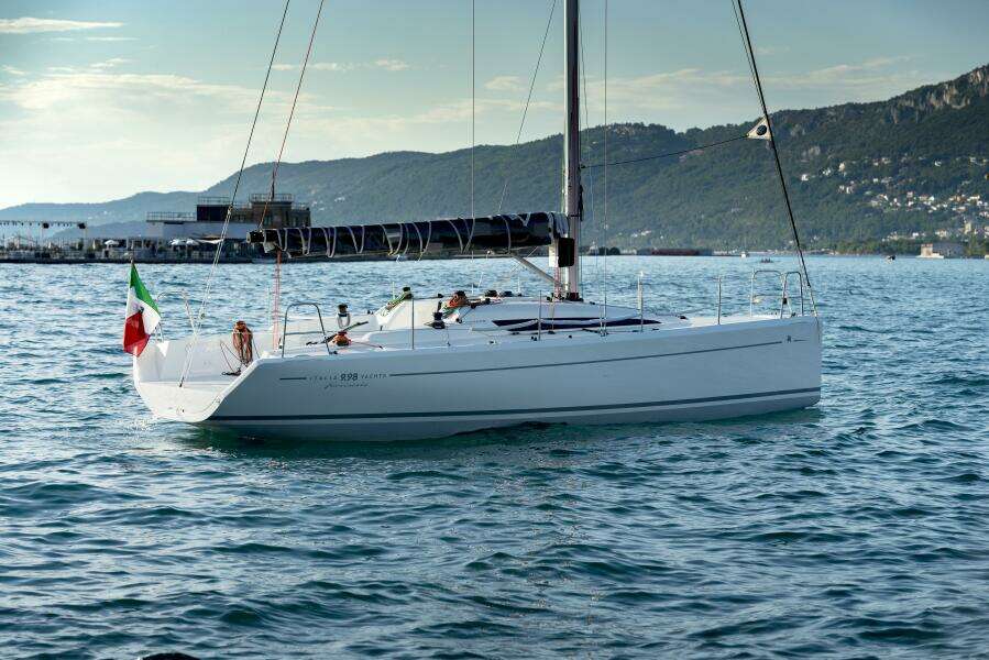 34ft Italia Yachts Yacht For Sale