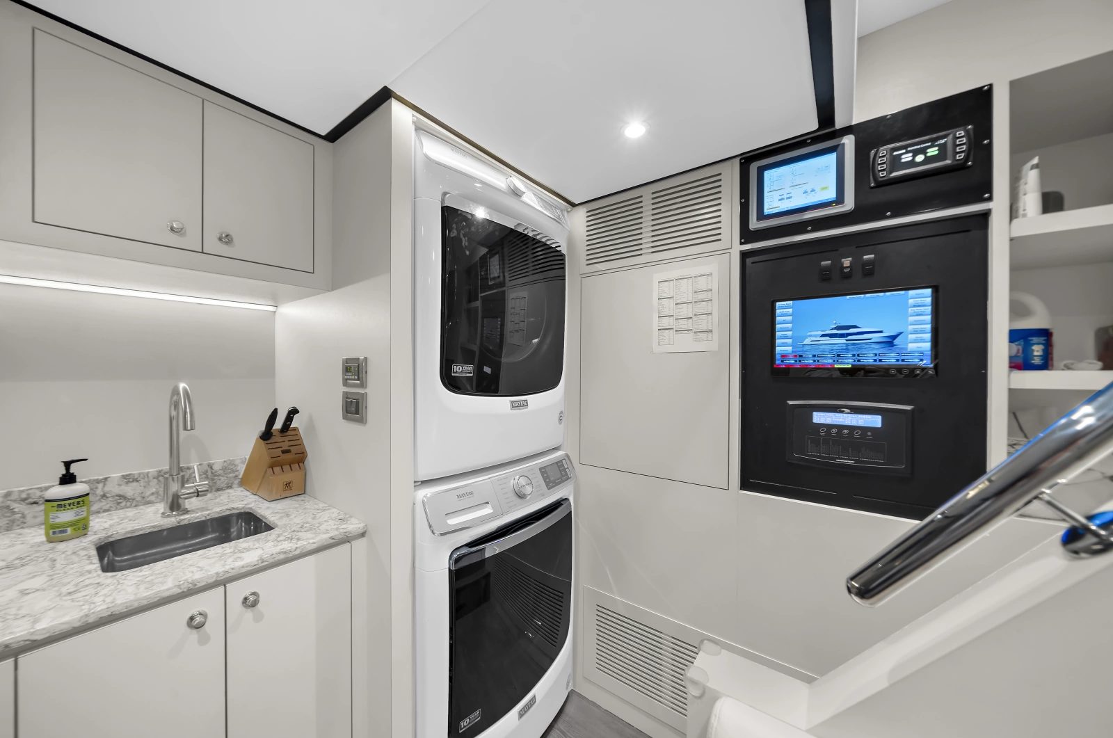 2024 Ocean Alexander 32L