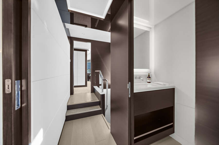 106ft Ocean Alexander Yacht For Sale