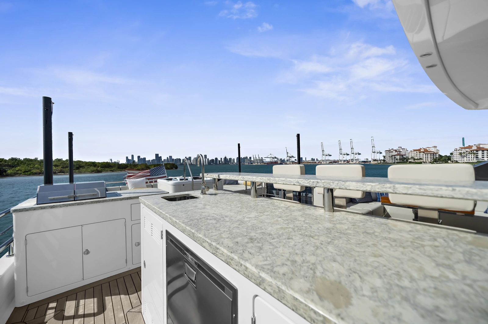 2024 Ocean Alexander 32L