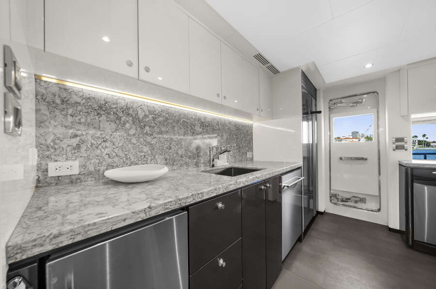 106ft Ocean Alexander Yacht For Sale