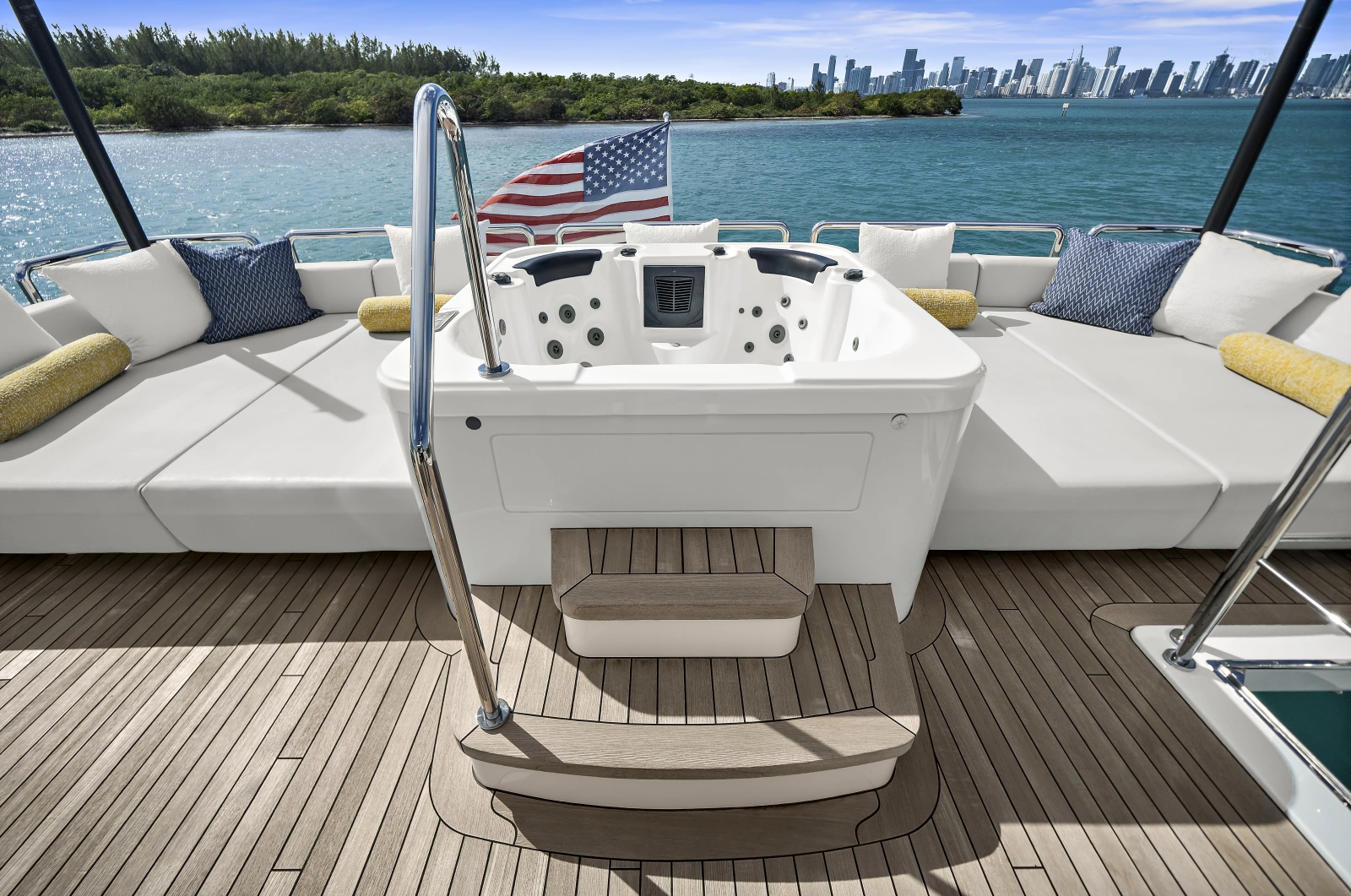 2024 Ocean Alexander 32L
