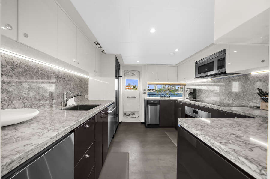 106ft Ocean Alexander Yacht For Sale