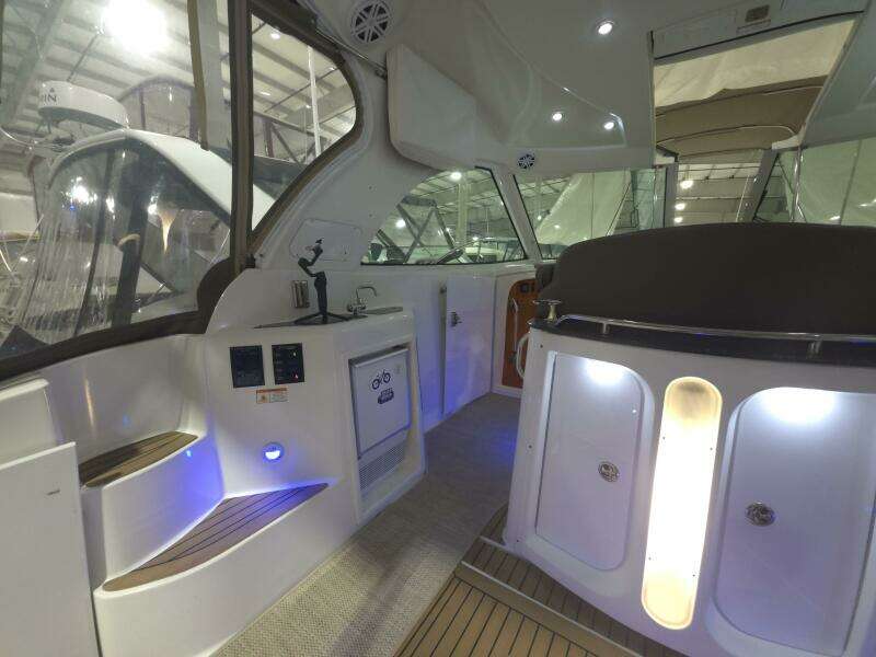 39ft Cruisers Yachts Yacht For Sale