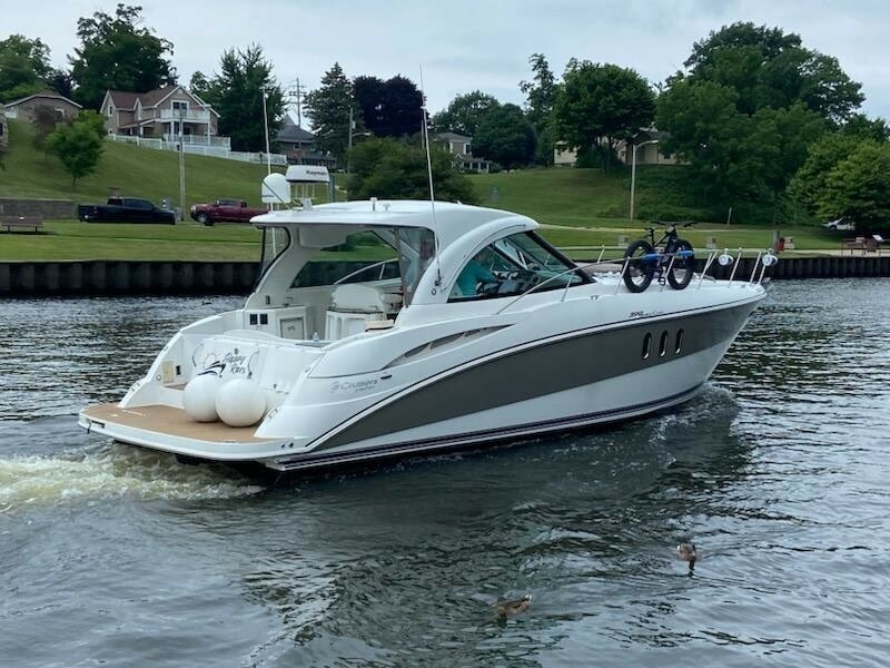 39' 2008 Cruisers Yachts 