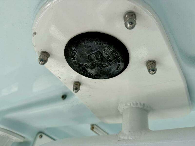 2020 Everglades 243 CC - Helm/Electronics 