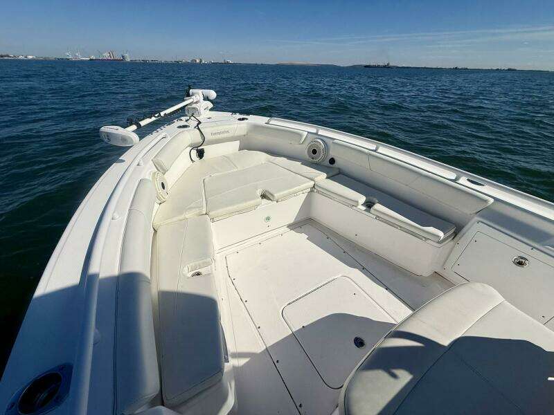 2020 Everglades 243 CC - Bow