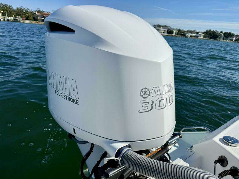 2020 Everglades 243 CC - Outboard Engine