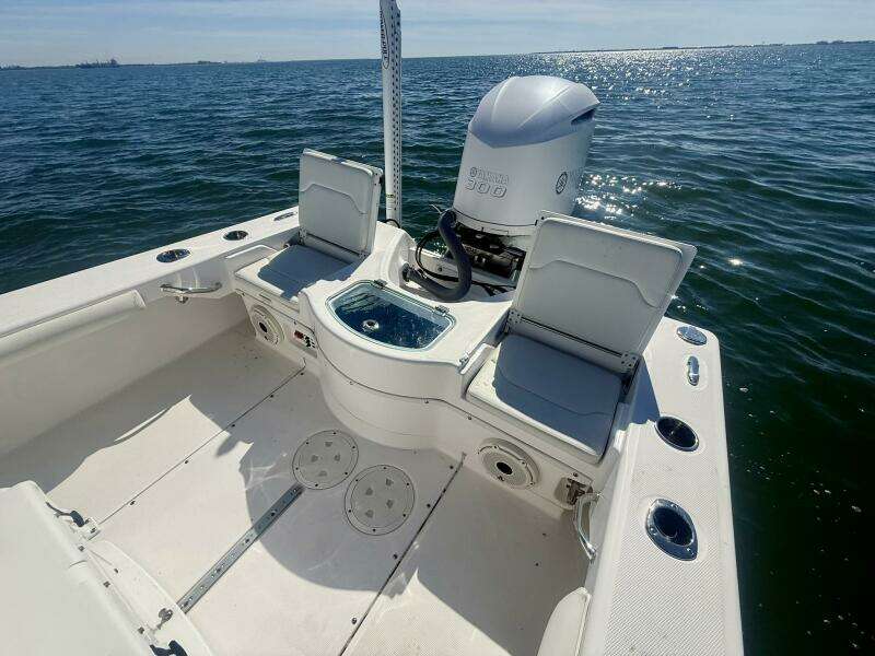 2020 Everglades 243 CC - Stern 