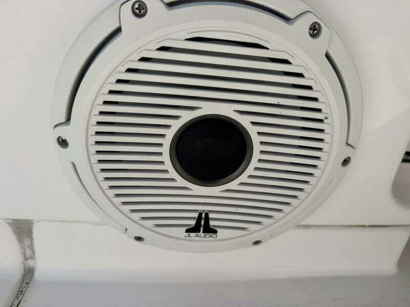 2020 Everglades 243 CC 