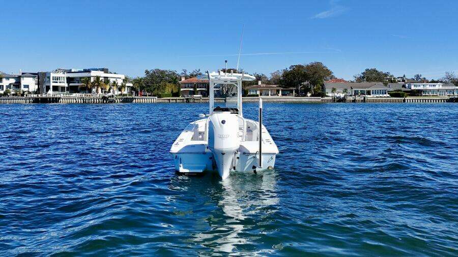 2020 Everglades 243 CC - Profile