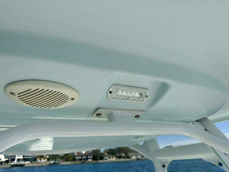 2020 Everglades 243 CC - Helm/Electronics 