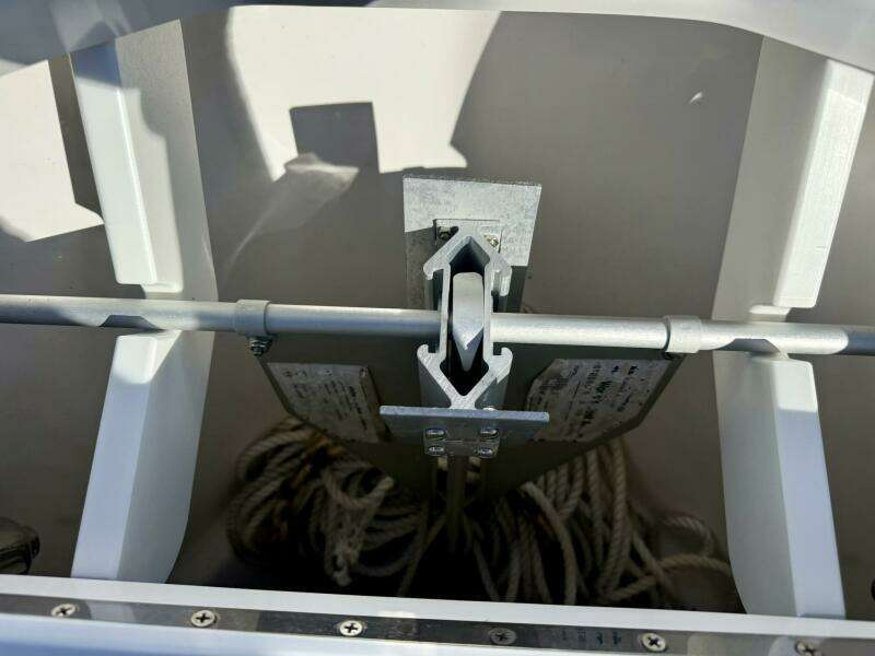 2020 Everglades 243 CC 