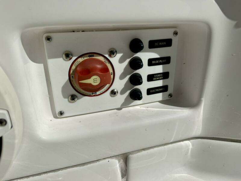 2020 Everglades 243 CC - Helm/Electronics 