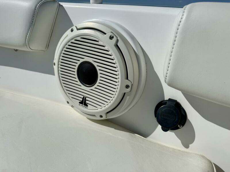 2020 Everglades 243 CC 