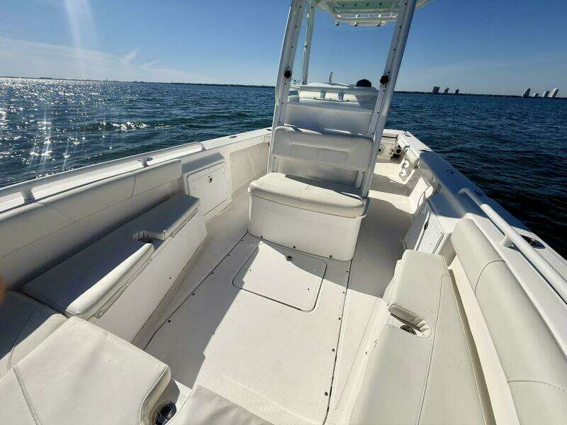 2020 Everglades 243 CC - Bow Seating 