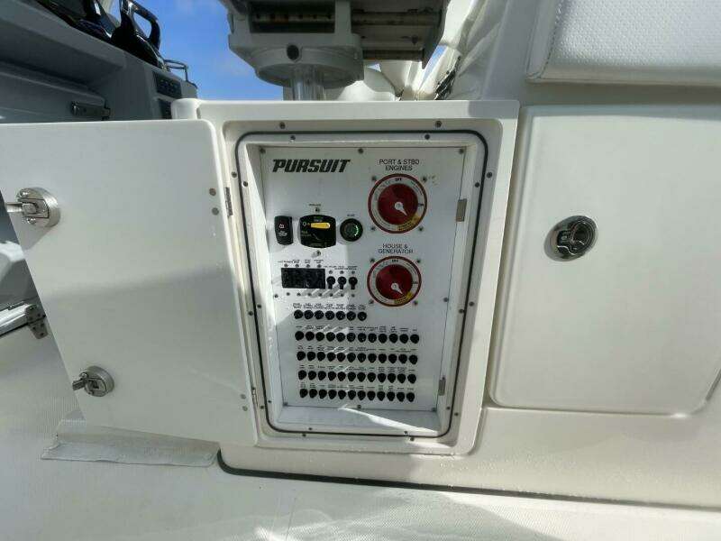 Equanimity 32ft Pursuit Yacht For Sale