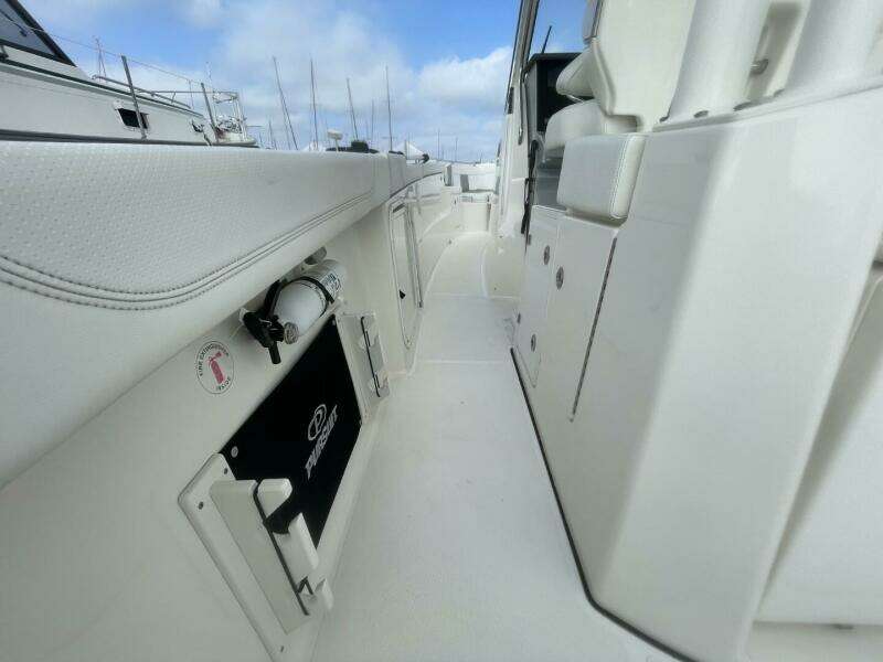Equanimity 32ft Pursuit Yacht For Sale