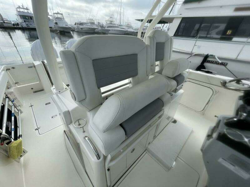 Equanimity 32ft Pursuit Yacht For Sale