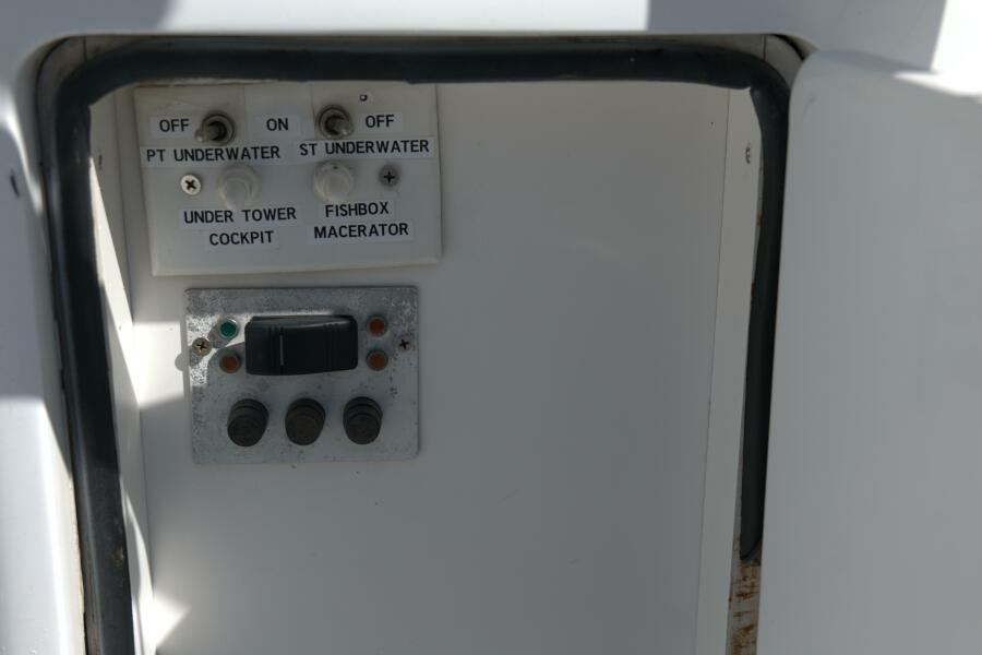 43' 2002 Viking 43 Open