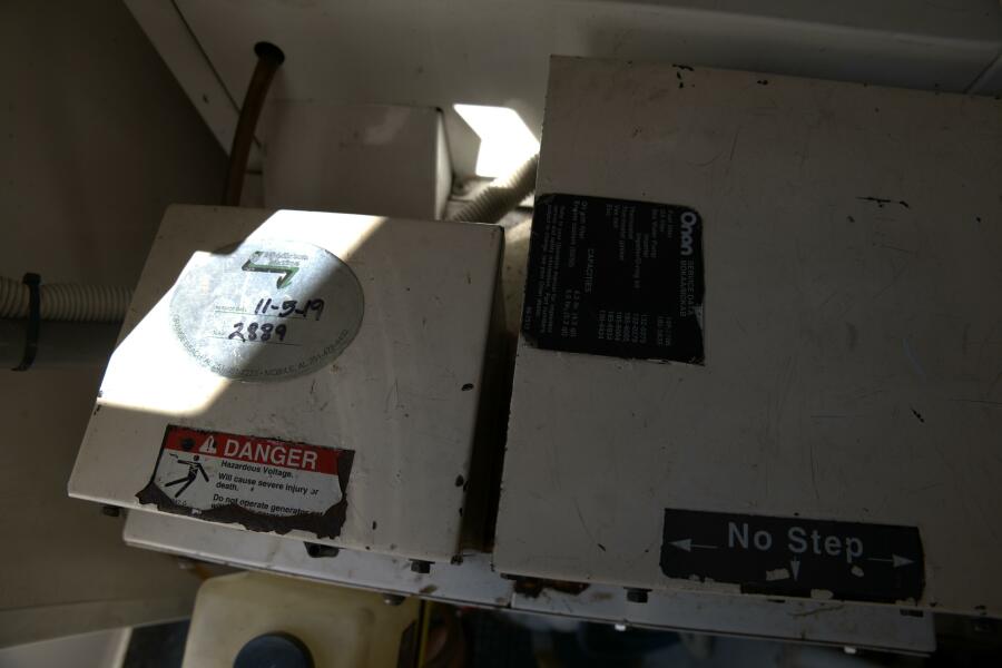 43' 2002 Viking 43 Open