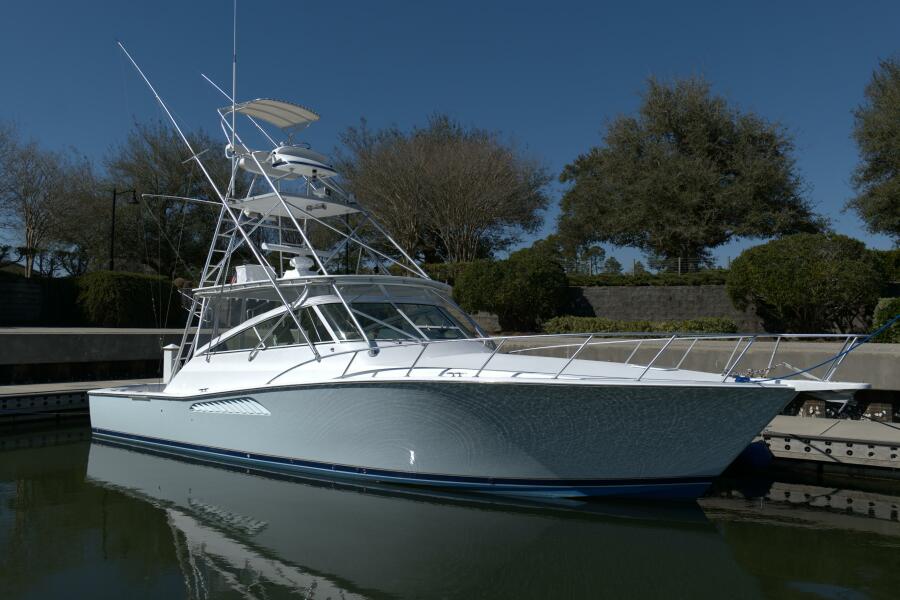 43' 2002 Viking 43 Open