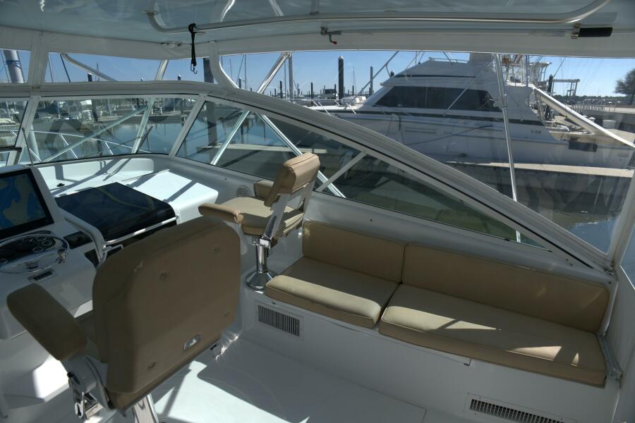 43' 2002 Viking 43 Open