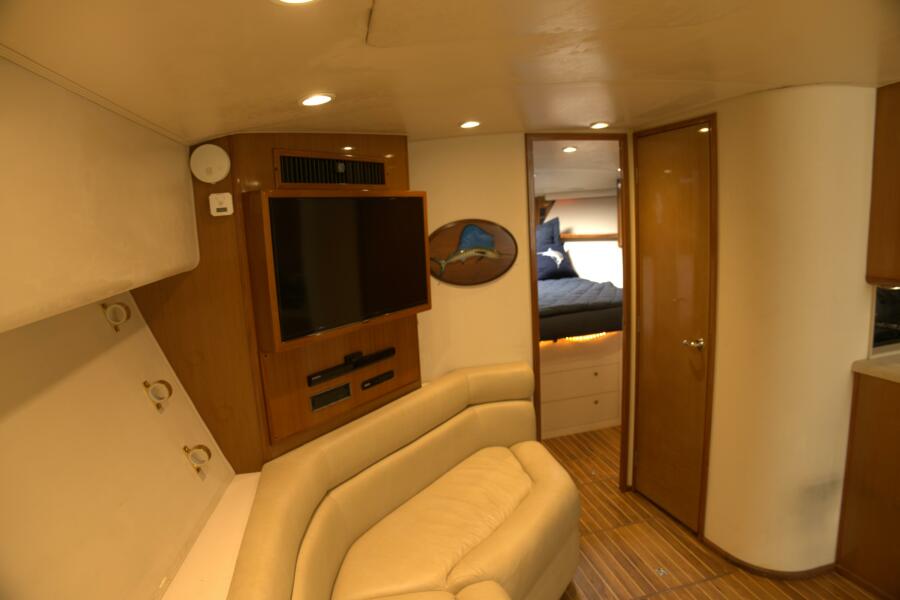 43' 2002 Viking 43 Open