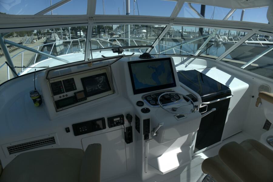 43' 2002 Viking 43 Open