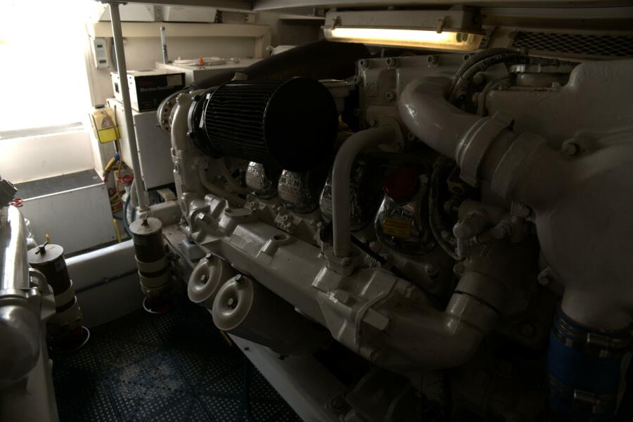 43' 2002 Viking 43 Open