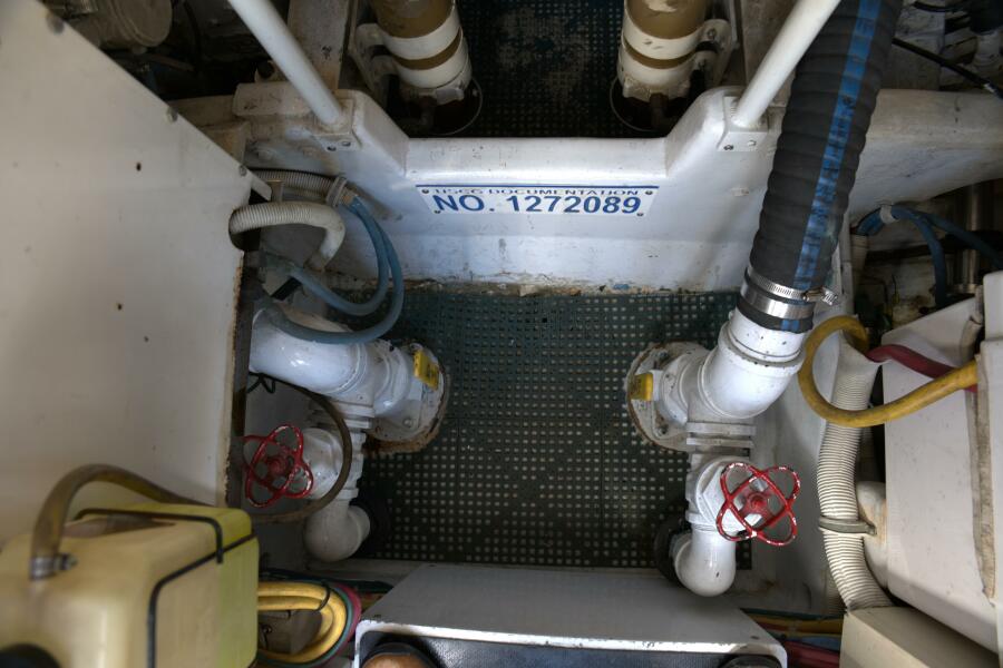 43' 2002 Viking 43 Open