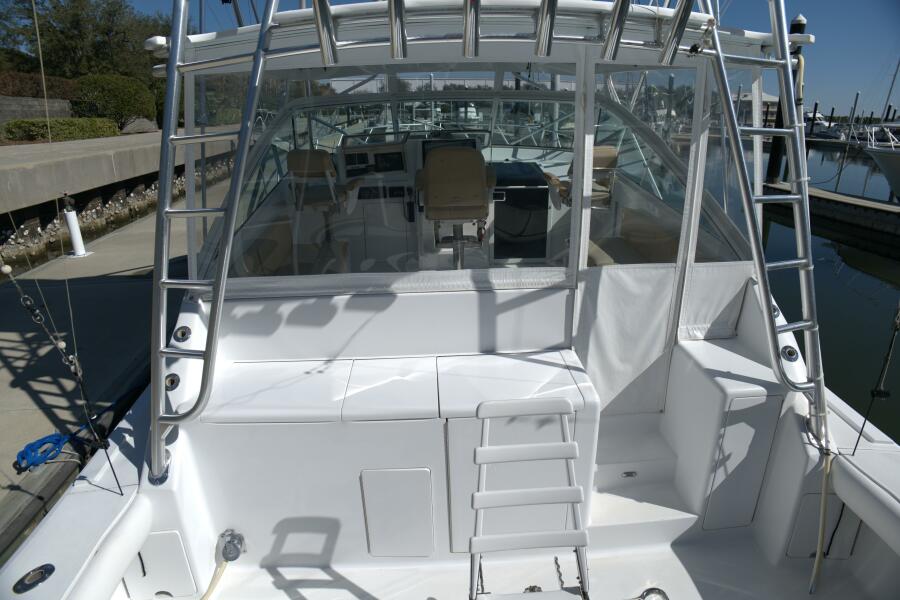 43' 2002 Viking 43 Open