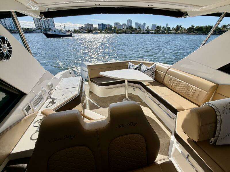 32ft Sea Ray Yacht For Sale